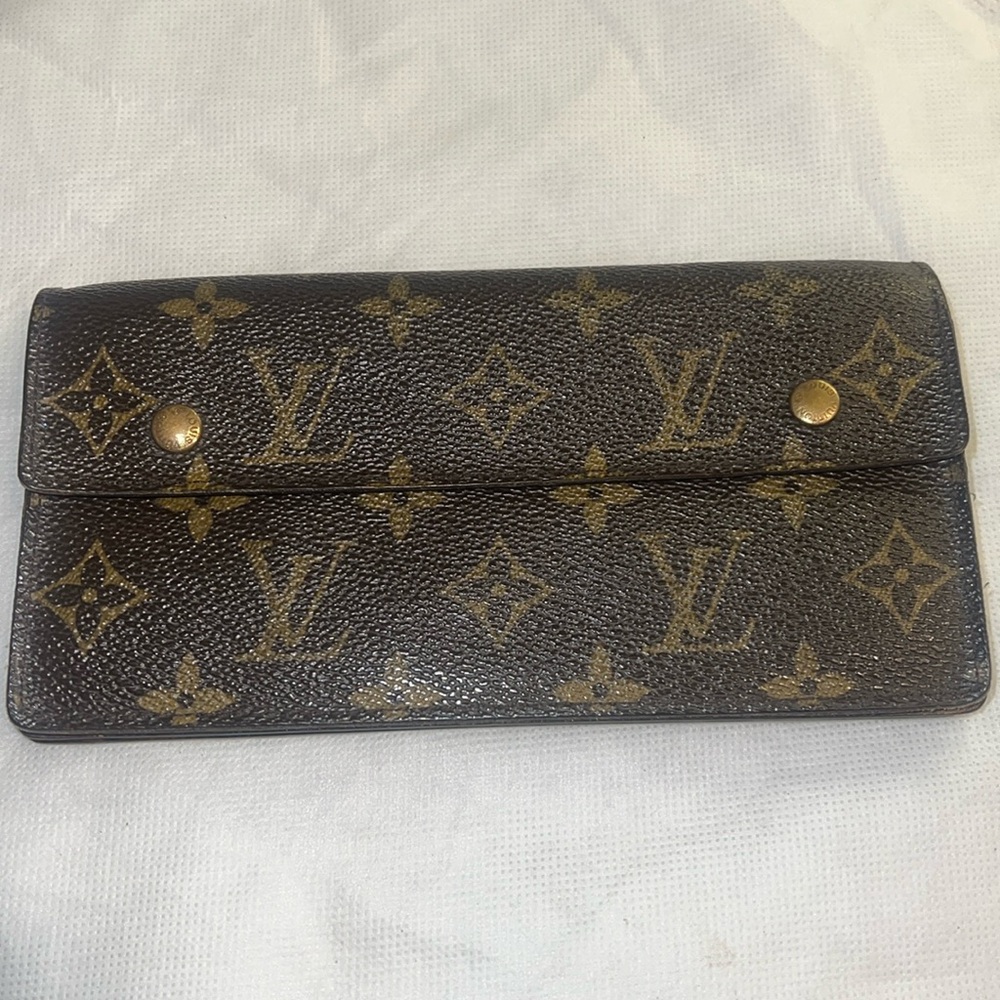 Louis Vuitton - Wallet With D Ring - Snap Need Tighten